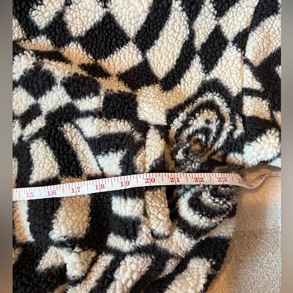Urban Outfitters Olivia Print Sherpa Jacket XS Black white oversized print - Picture 9 of 11